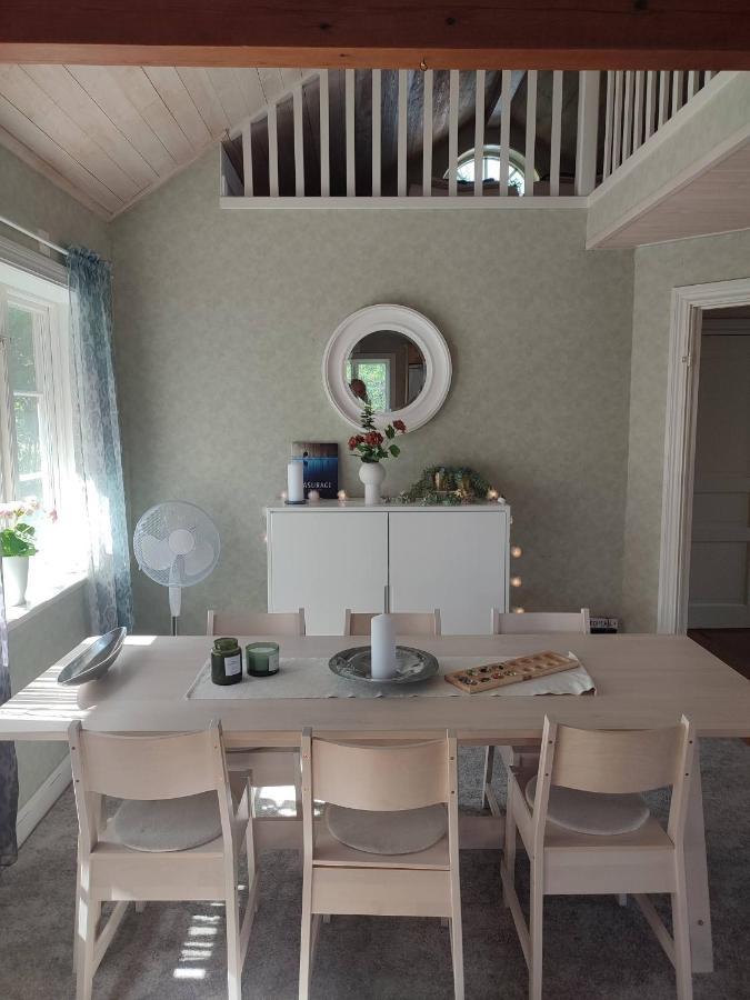 Villa I Norrtaelje Екстериор снимка