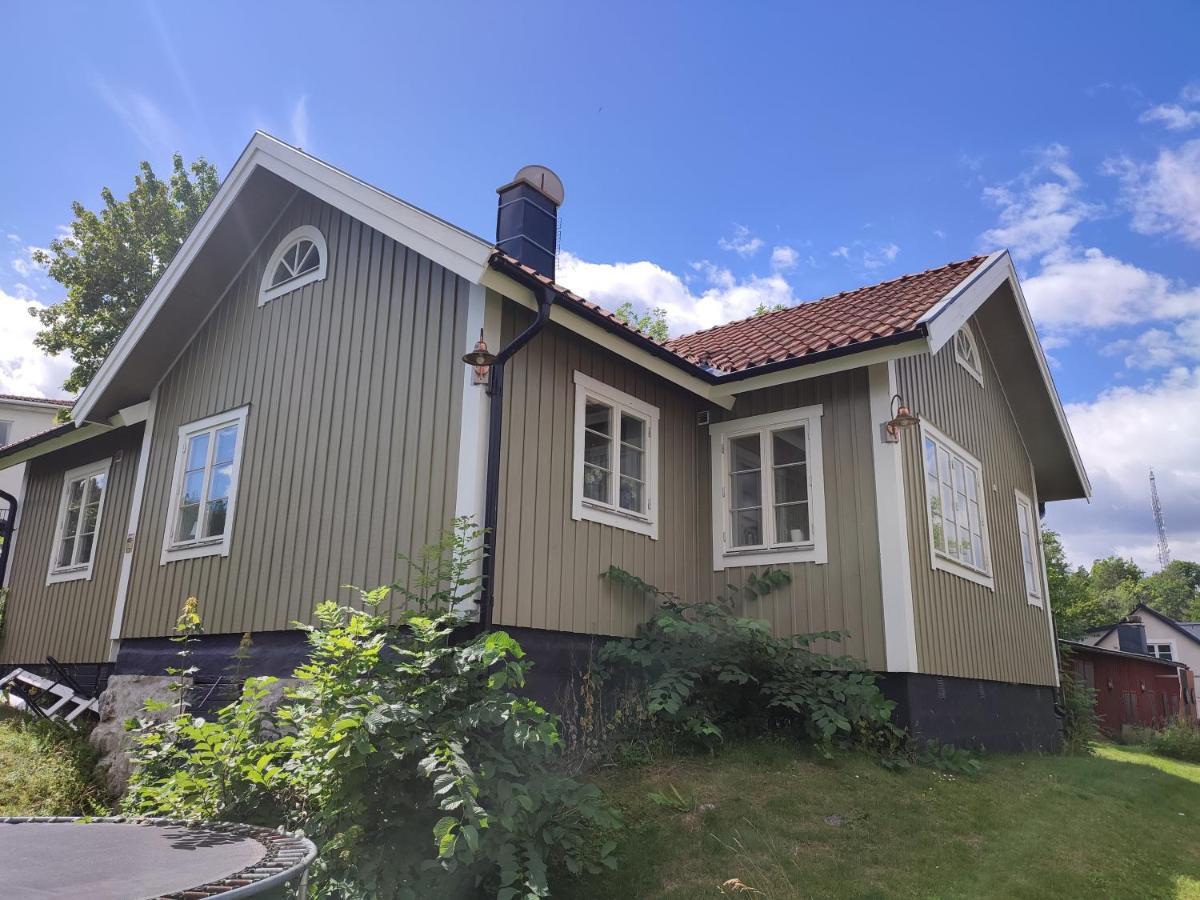 Villa I Norrtaelje Екстериор снимка